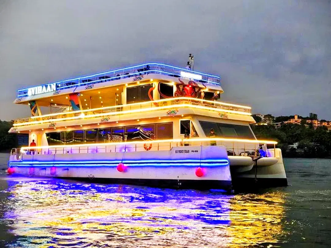 3 Deck Luxury Family Dinner Cruise