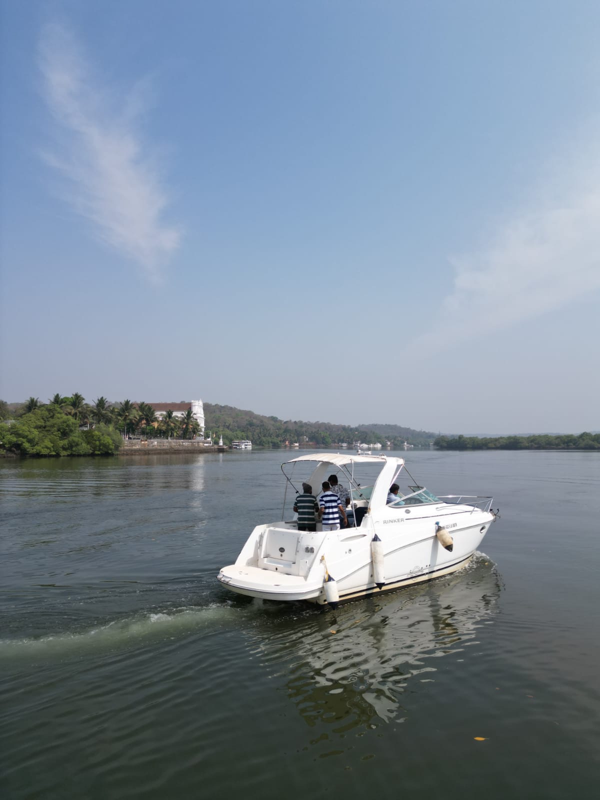 Rinker Yacht
